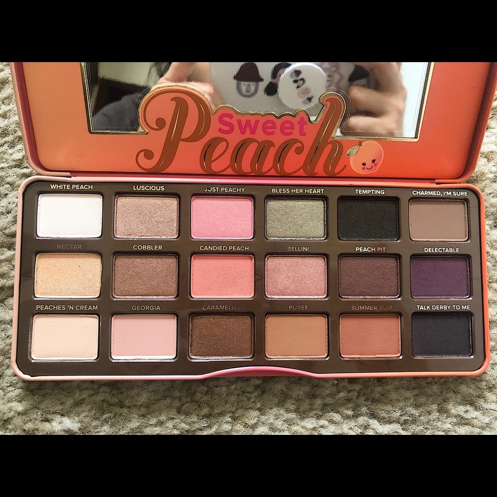 Too face smells like peach eyeshadow palette